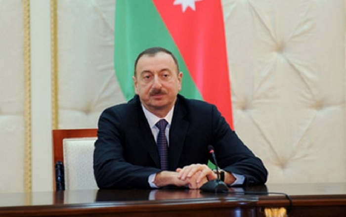 Ilham Alíyev recibe al ex-primer ministro de Francia 